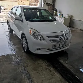 Nissan Versa 2012