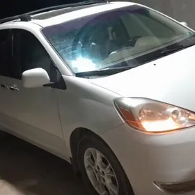 Toyota Sienna 2004