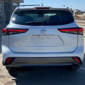 Toyota Highlander 2021