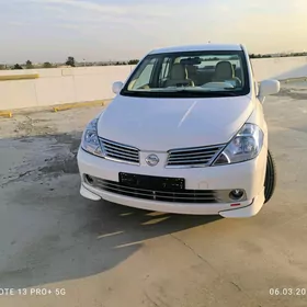 Nissan Tiida 2011