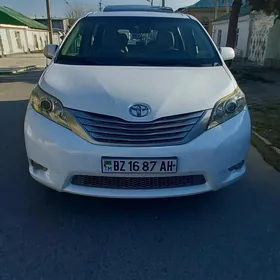 Toyota Sienna 2012