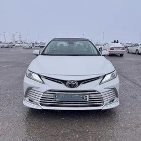 Toyota Camry 2021