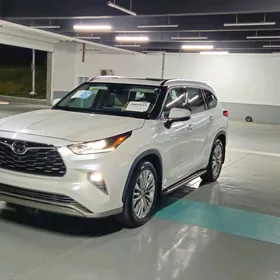 Toyota Highlander 2021