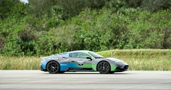 Maserati MC20 без водителя разогнался до 318 км/ч