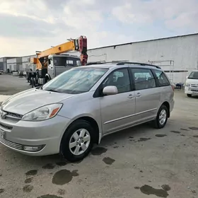 Toyota Sienna 2004