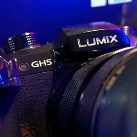 Lumix GH5