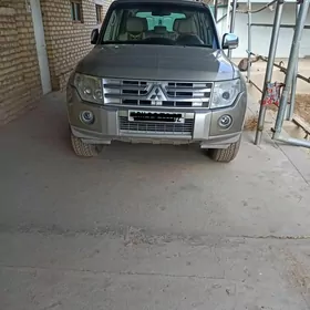 Mitsubishi Pajero 2007