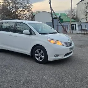 Toyota Sienna 2015