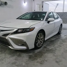 Toyota Camry 2021