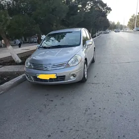 Nissan Tiida 2011