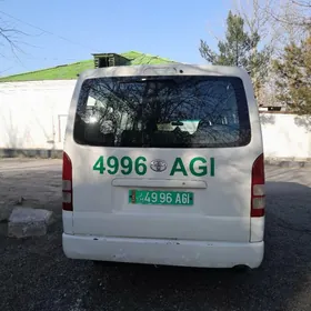 Toyota Hiace 2005