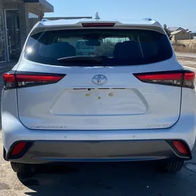 Toyota Highlander 2021