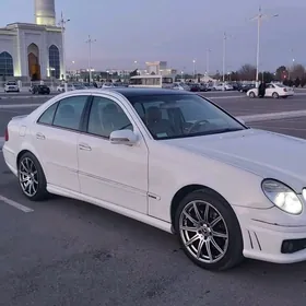 Mercedes-Benz E320 2004