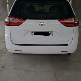 Toyota Sienna 2015