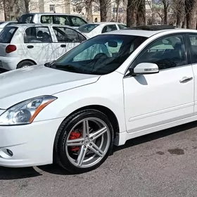 Nissan Altima 2012