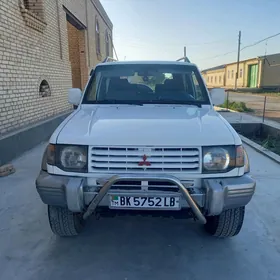 Mitsubishi Pajero 1992