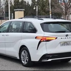 Toyota Sienna 2021