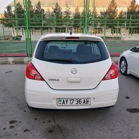 Nissan Versa 2012