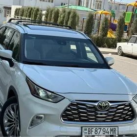 Toyota Highlander 2021