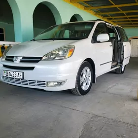 Toyota Sienna 2004