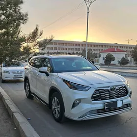 Toyota Highlander 2021