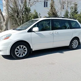 Toyota Sienna 2004