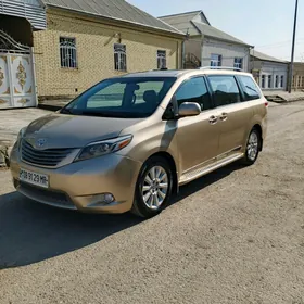 Toyota Sienna 2011