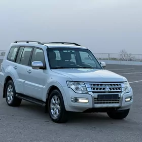 Mitsubishi Pajero 2015