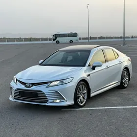 Toyota Camry 2021