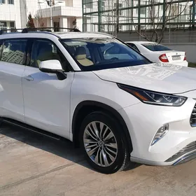 Toyota Highlander 2021