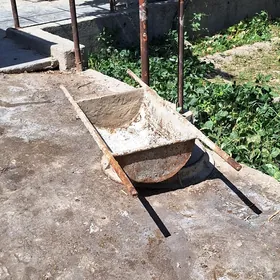 Железная носилка