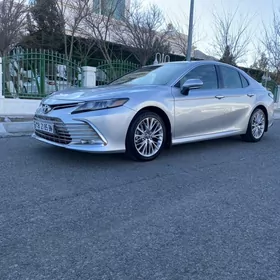 Toyota Camry 2021