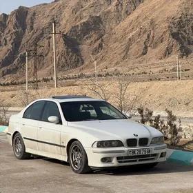 BMW E39 2000