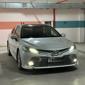 Toyota Camry 2019