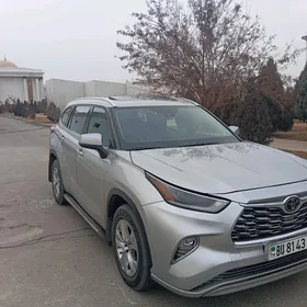 Toyota Highlander 2021