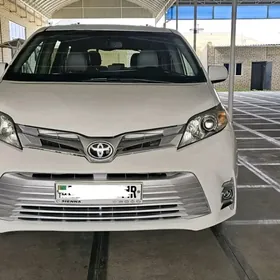 Toyota Sienna 2018