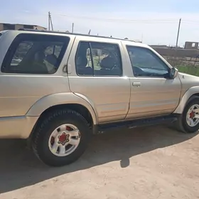 Infiniti QX4 1997