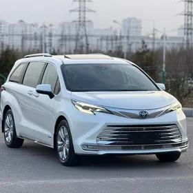 Toyota Sienna 2021