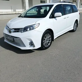 Toyota Sienna 2020