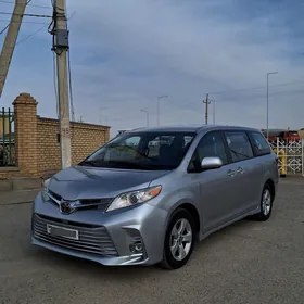 Toyota Sienna 2020