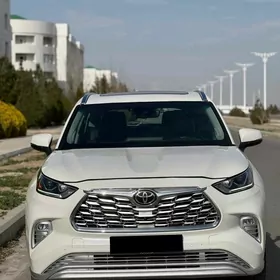 Toyota Highlander 2021