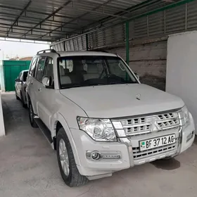 Mitsubishi Pajero 2015