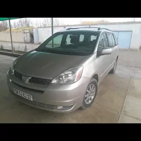 Toyota Sienna 2003