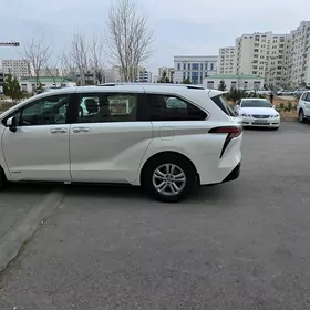 Toyota Sienna 2021