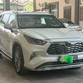 Toyota Highlander 2021