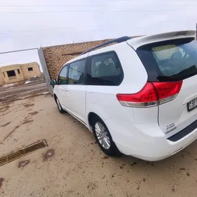 Toyota Sienna 2011