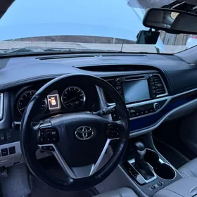 Toyota Highlander 2016