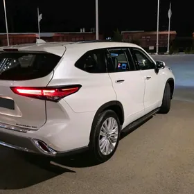 Toyota Highlander 2021