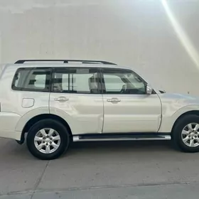 Mitsubishi Pajero 2015