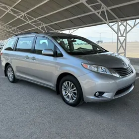 Toyota Sienna 2016